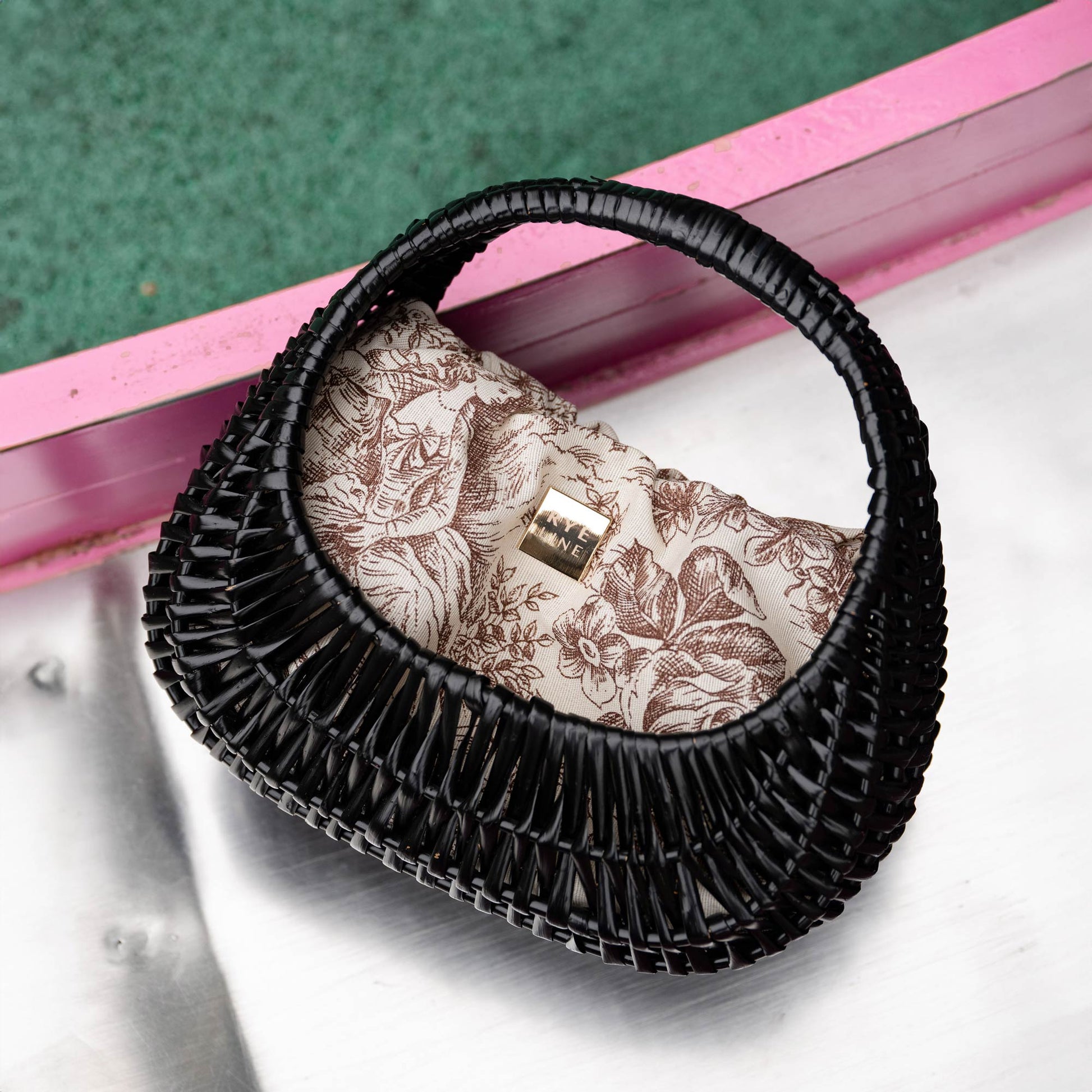 Villanelle 2.0 Black Handbag - Rye Line