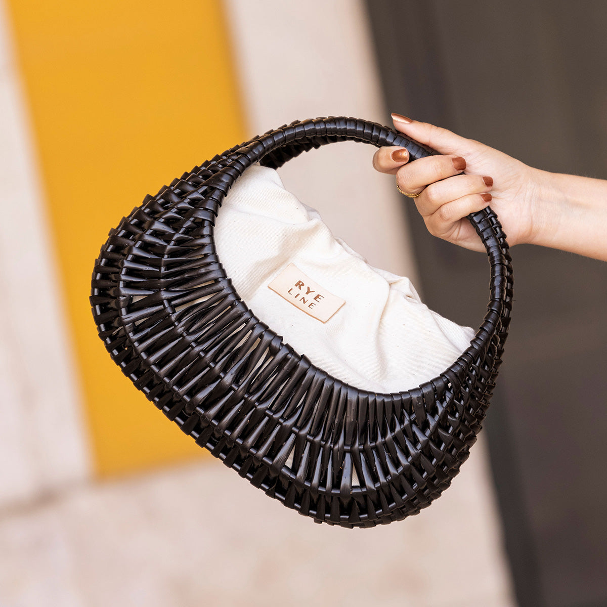 Villanelle 2.0 Black Handbag - Rye Line